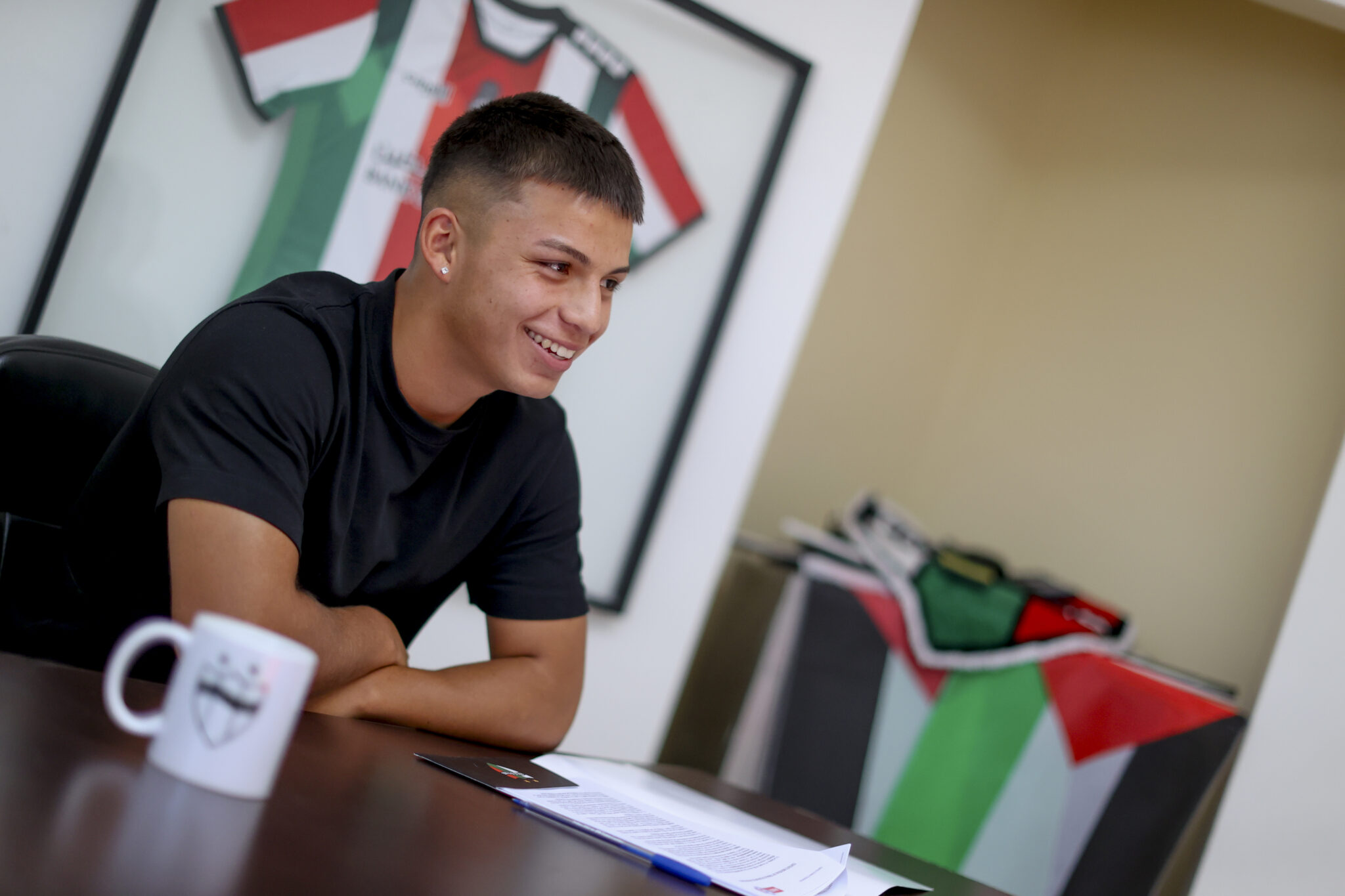 BENJAMÍN ARANEDA FIRMÓ SU PRIMER CONTRATO PROFESIONAL Club Deportivo